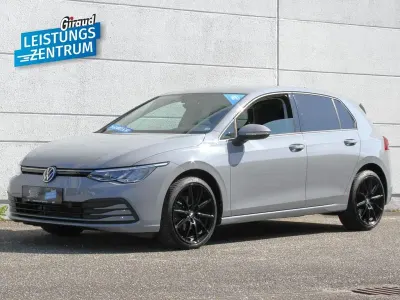 Gebraucht VW Golf VIII 131 PS (96 kW) 2021 Grau Limousine