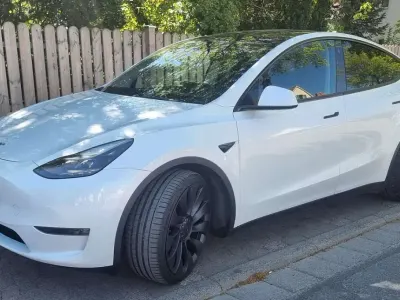Begagnad Tesla Model Y 378 kW (514 HK) 2022 Vit SUV