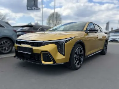 Używany Kia K4 GT-Line 179 KM (131 kW) 2026 Żółty Sedan/Limuzyna