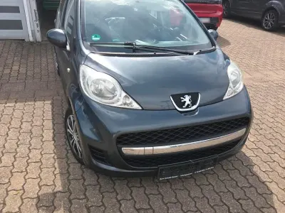 Gebraucht Peugeot 107 67 PS (49 kW) 2011 Grau Kleinwagen