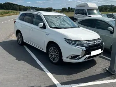 Gebraucht Mitsubishi Outlander P-HEV Plus 135 PS (99 kW) 2020 Weiß SUV