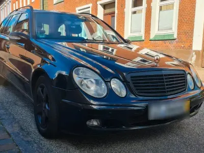 Gebraucht Mercedes E220 150 PS (110 kW) 2004 Schwarz Kombi