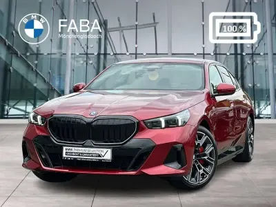 Gebraucht BMW 550e M Sport 489 PS (359 kW) 2025 Rot Limousine