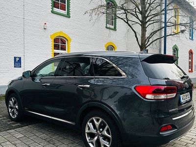 Grau Gebraucht 2017 Kia Sorento SUV | 21.900 € (Fairer Preis)