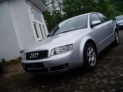 Używany Audi A4 131 KM (96 kW) 2004 Srebrny Sedan/Limuzyna