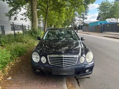 Gebraucht Mercedes E220 150 PS (110 kW) 2007 Blau Kombi