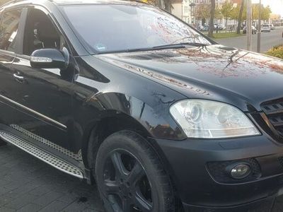 Gebraucht Mercedes ML320 224 PS (164 kW) 2006 Schwarz metallic SUV