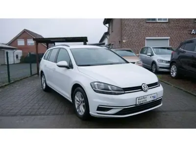 Gebraucht VW Golf VIII Comfortline 150 PS (110 kW) 2020 Pure white Kombi
