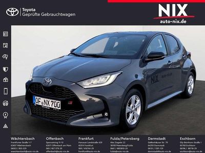 Storm grey metallic / dach schwarz Gebraucht 2025 Toyota Yaris Hybrid Sport Limousine | 31.990 €