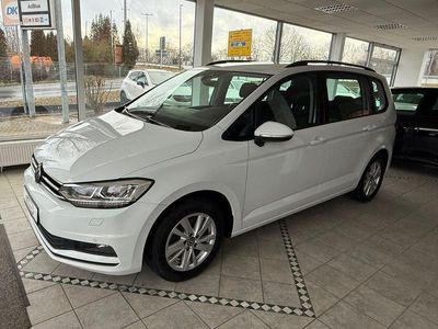 Gebraucht VW Touran Comfortline 122 PS (89 kW) 2023 Weiß Van / Kleinbus