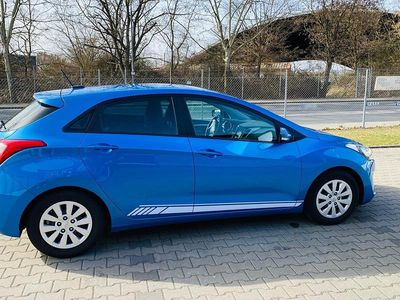 Gebraucht Hyundai i30 Premium 110 PS (80 kW) 2017 Blau Kombi