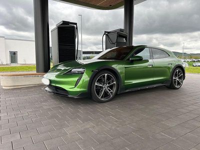 Grün Gebraucht 2021 Porsche Taycan Cross Turismo Kombi | 64.500 € (Etwas zu teuer)