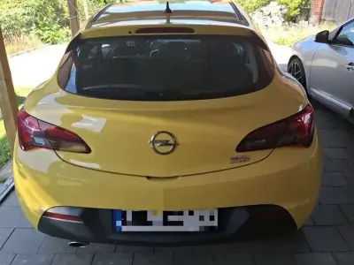 Gebraucht Opel Astra Edition 179 PS (131 kW) 2012 Gelb Coupé