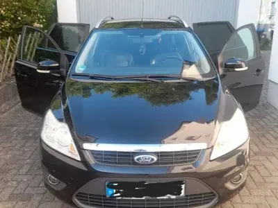 Gebraucht Ford Focus 125 PS (91 kW) 2010 Schwarz Limousine