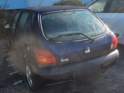 Blau Gebraucht 2001 Ford Fiesta Kleinwagen | 1.000 € (Fairer Preis)