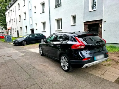Gebraucht Volvo V40 190 PS (139 kW) 2015 Schwarz Limousine