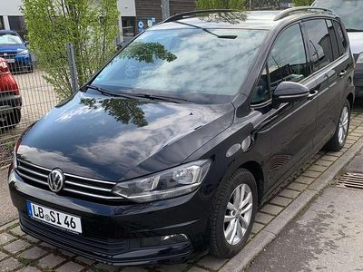 Second-hand VW Touran Comfortline 116 CP (85 kW) 2020 Negru Monovolum