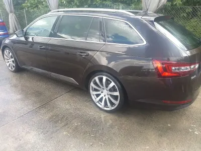 Gebraucht Skoda Superb Style 190 PS (139 kW) 2016 Braun Kombi