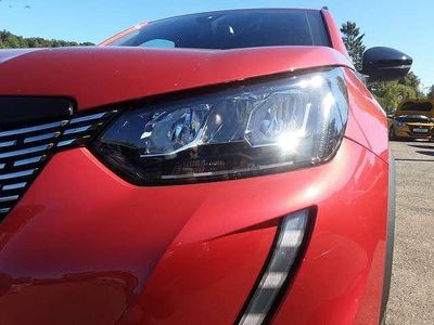 Rot metallic Gebraucht 2023 Peugeot 2008 Allure SUV | 21.660 € (Fairer Preis)