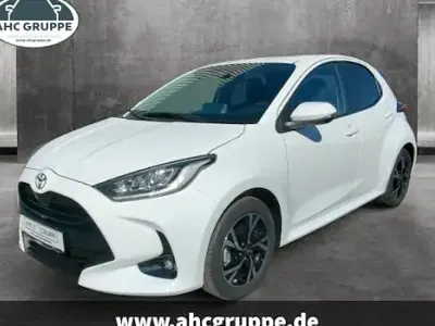 Nowe Toyota Yaris Hybrid Connect Style 117 KM (86 kW) 2025 Biały Hatchback
