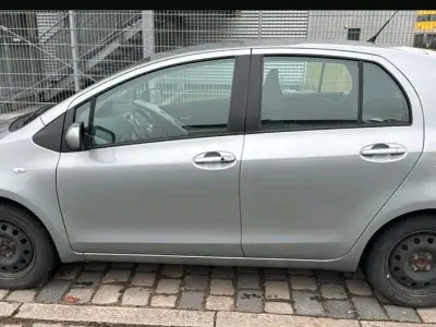 Gebraucht Toyota Yaris 87 PS (63 kW) 2006 Silber Kleinwagen