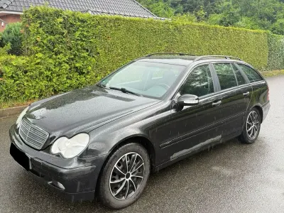 Gebraucht Mercedes C220 143 PS (105 kW) 2001 Schwarz Kombi