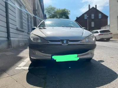 Gebraucht Peugeot 206 75 PS (55 kW) 1999 Silber Kleinwagen