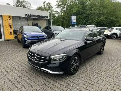 Gebraucht Mercedes E220 Avantgarde 200 PS (147 kW) 2022 Schwarz Limousine