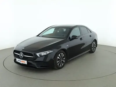 Gebraucht Mercedes A200 AMG line 163 PS (119 kW) 2022 Schwarz Limousine