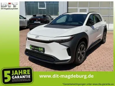 Gebraucht Toyota bZ4X Basis 150 kW (204 PS) 2023 Platinum white pearl mc. SUV