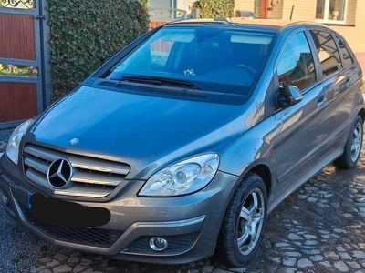 Grau Gebraucht 2010 Mercedes B180 Van / Kleinbus | 3.500 € (Superpreis)