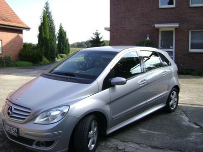 Gebraucht Mercedes B200 190 PS (139 kW) 2007 Silber Van / Kleinbus