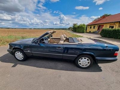 Gebraucht Mercedes E200 136 PS (100 kW) 1996 Blau Cabrio