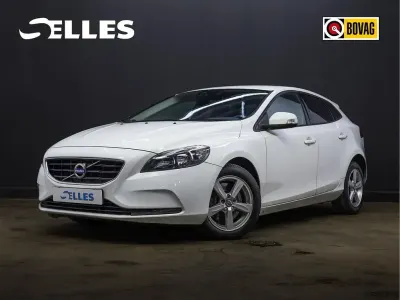 Gebraucht Volvo V40 Kinetic 122 PS (89 kW) 2015 Weiß Limousine