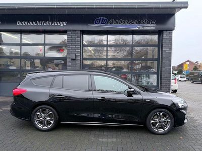 Schwarz Gebraucht 2021 Ford Focus ST-Line Limousine | 17.890 € (Fairer Preis)
