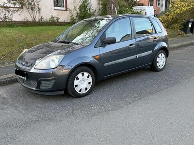 Gebraucht Ford Fiesta Ambiente 69 PS (50 kW) 2007 Grau Kleinwagen