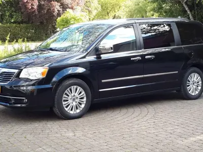 Gebraucht Lancia Voyager 178 PS (130 kW) 2013 Schwarz Van / Kleinbus