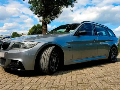 Gebraucht BMW 325 Performance 197 PS (144 kW) 2009 Grau Kombi