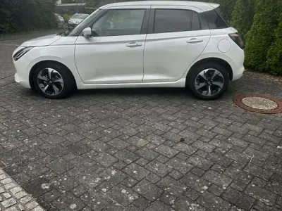 Gebraucht Suzuki Swift Comfort+ 83 PS (61 kW) 2025 Weiß Kleinwagen