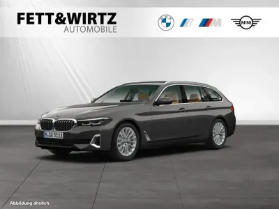 Gebraucht BMW 520 Sport Line 190 PS (139 kW) 2023 Sophistograu brillanteffekt metallic Kombi