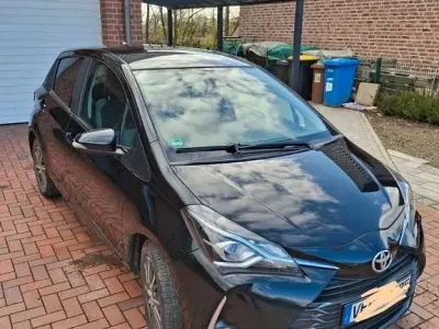 Gebraucht Toyota Yaris Club 111 PS (81 kW) 2019 Schwarz Limousine