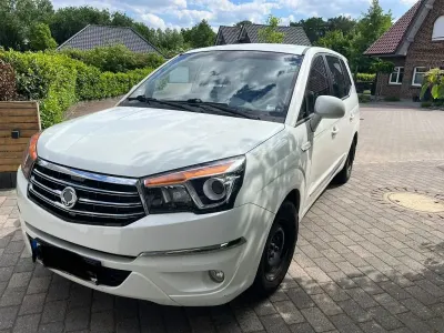 Gebraucht SsangYong Rodius 155 PS (114 kW) 2014 Weiß Van / Kleinbus