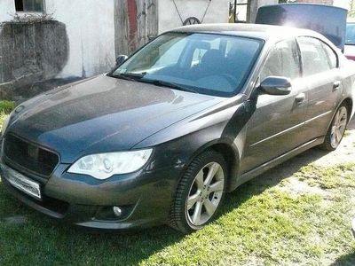 Grau Gebraucht 2009 Subaru Legacy Limousine | 3.500 € (Etwas zu teuer)