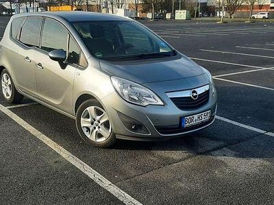 Grau Gebraucht 2011 Opel Meriva Innovation Van / Kleinbus | 4.700 € (Fairer Preis)