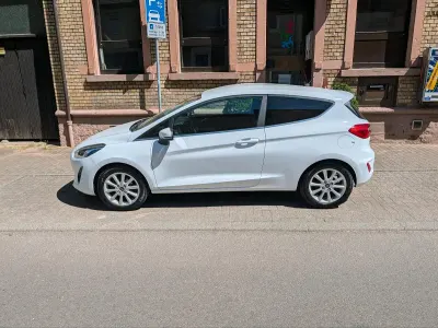 Gebraucht Ford Fiesta Titanium 101 PS (74 kW) 2018 Weiß Kleinwagen