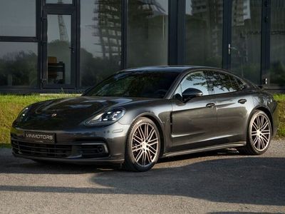 Porsche Panamera 4