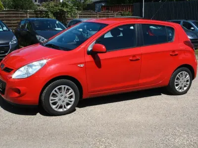 Gebraucht Hyundai i20 Comfort 77 PS (56 kW) 2009 Rot Kleinwagen