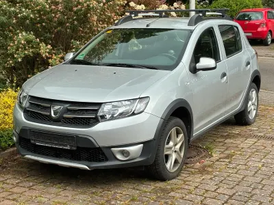 Gebraucht Dacia Sandero Stepway 90 PS (66 kW) 2013 Silber Limousine