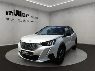 Gebraucht Peugeot e-2008 GT 100 kW (136 PS) 2023 Weiß SUV