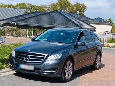 Grau Gebraucht 2011 Mercedes R300 Van / Kleinbus | 10.800 €